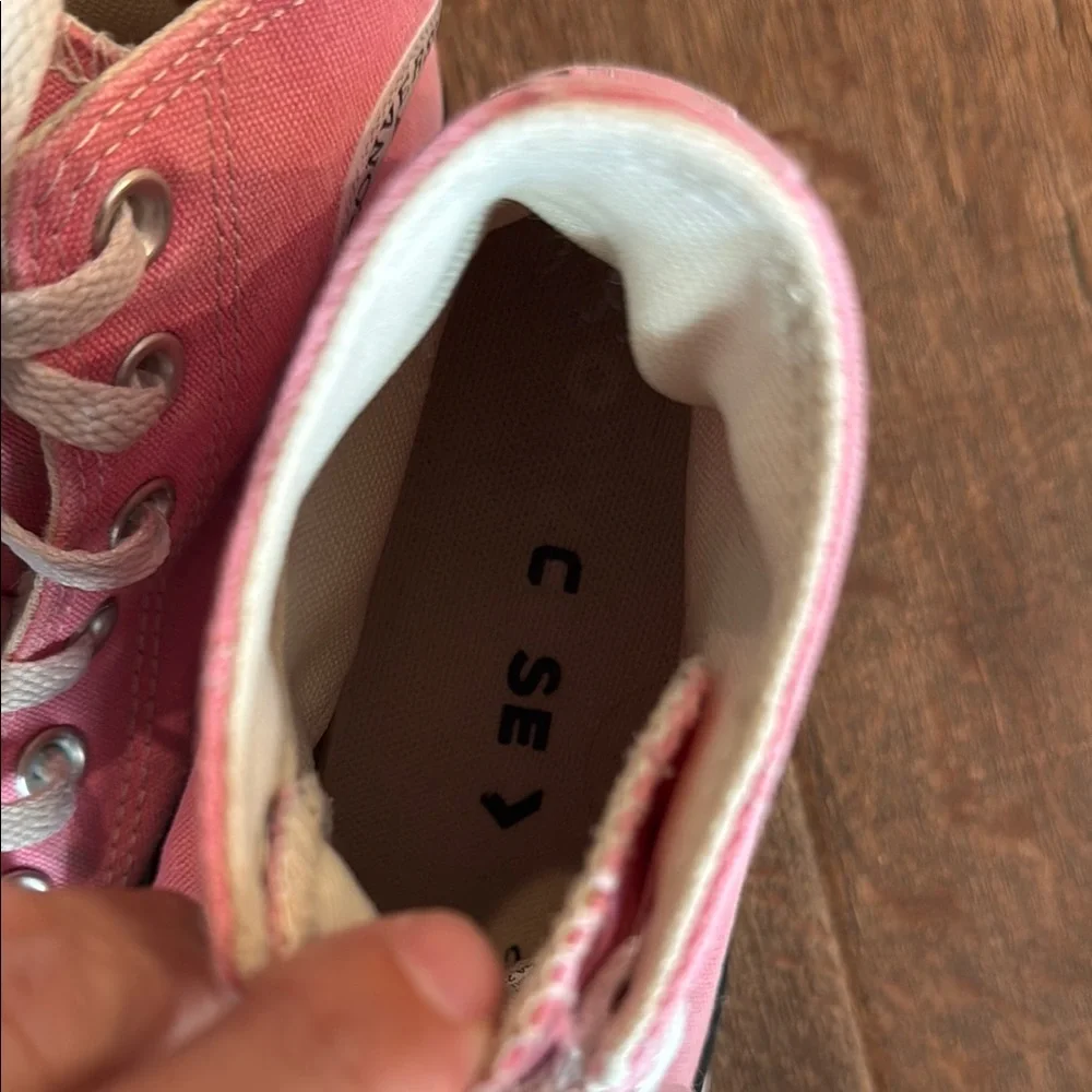 Converse Hi-Top All Star Chuck Taylor Pink Classic Sneakers W/6 M/4